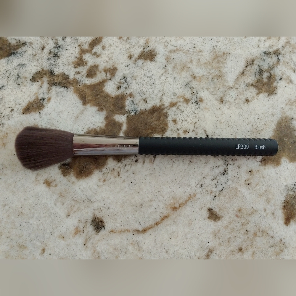 Laruce Blush Brush